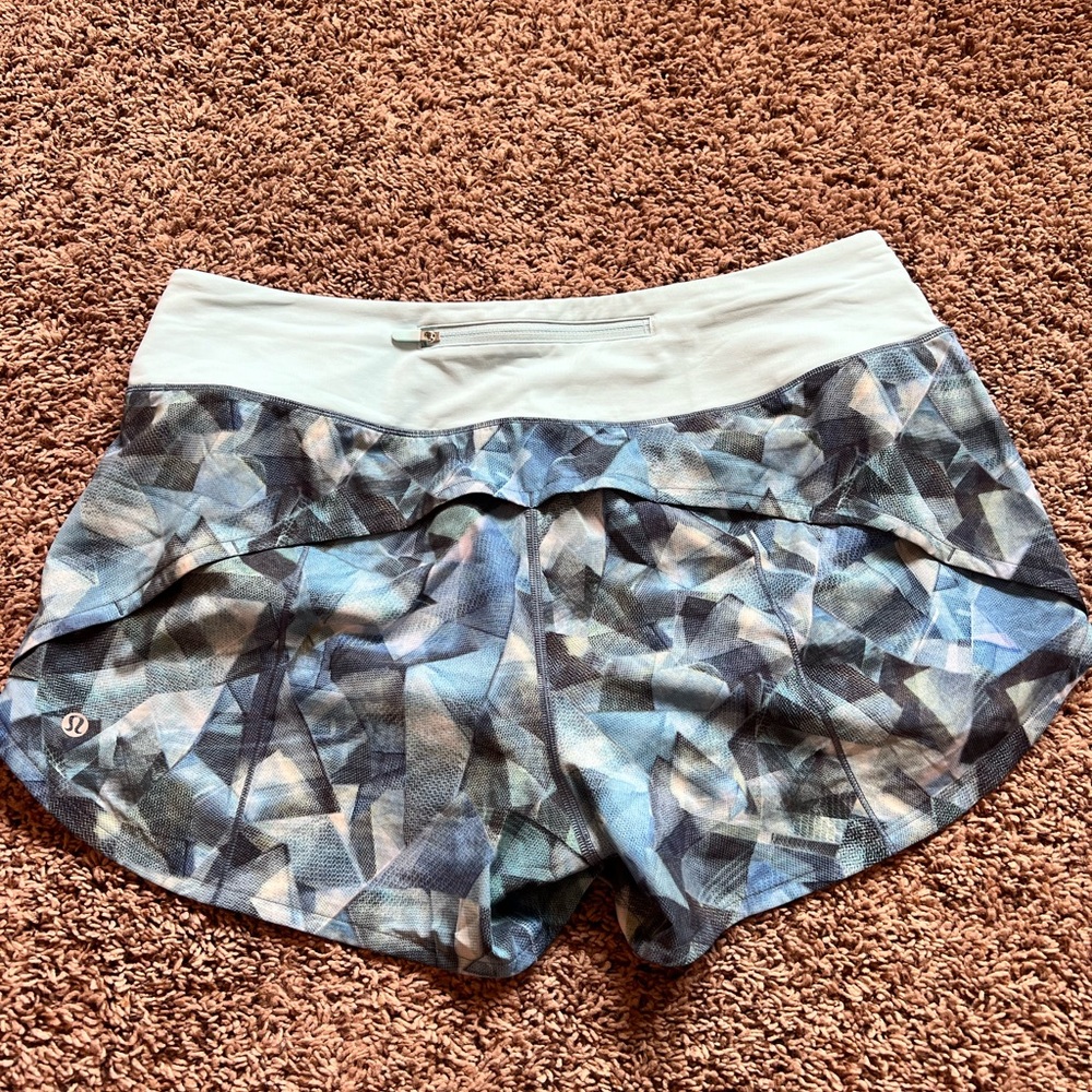 Lululemon Speed Up mid rise 4 inch short